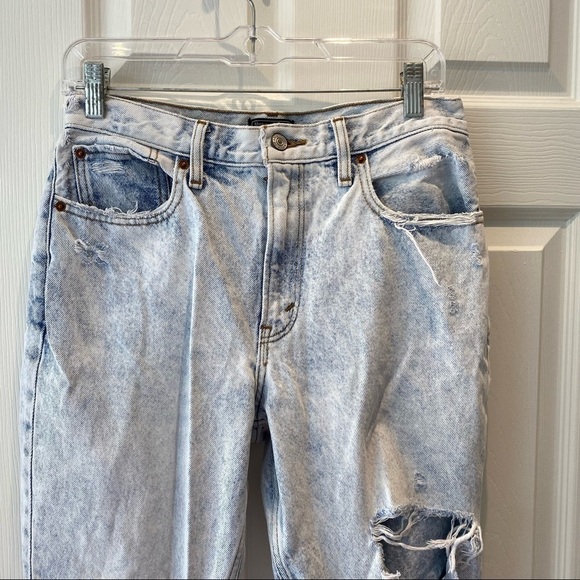 Abercrombie & Fitch High Rise Mom Jean Distressed Acid Wash size 28 / 6 - Picture 9 of 10